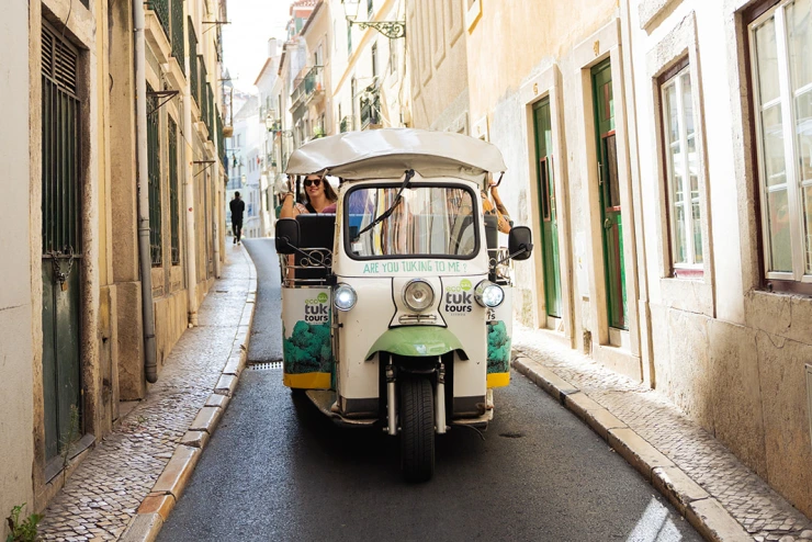 Verken Lissabon met een Tuk Tuk Tour: Geschiedenis & Uitzichtpunten 2