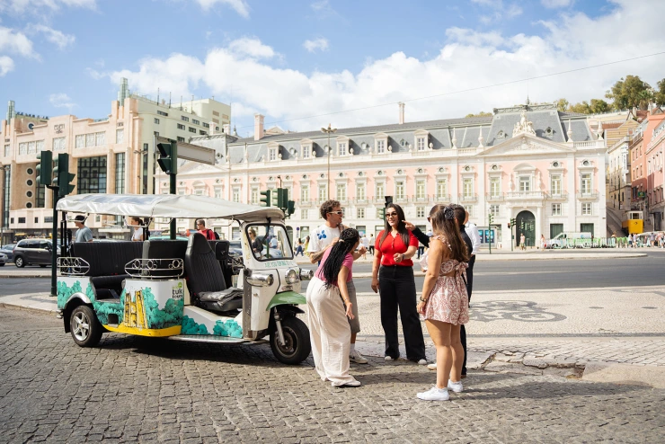 Verken Lissabon met een Tuk Tuk Tour: Geschiedenis & Uitzichtpunten 7