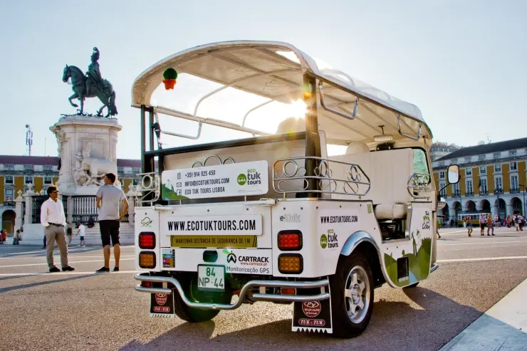 Havenexcursie: Halve-dag Tuk-Tuk Tour 4
